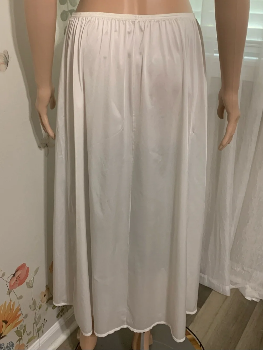 🌸 Sz XL Vanity Fair Vintage White Maxi Slip Skirt